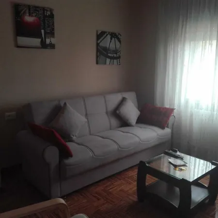 Calzada 16 Apartamento *